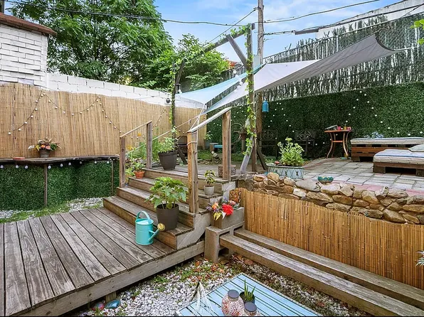 30 Belvidere St #1B, Brooklyn, NY 11206