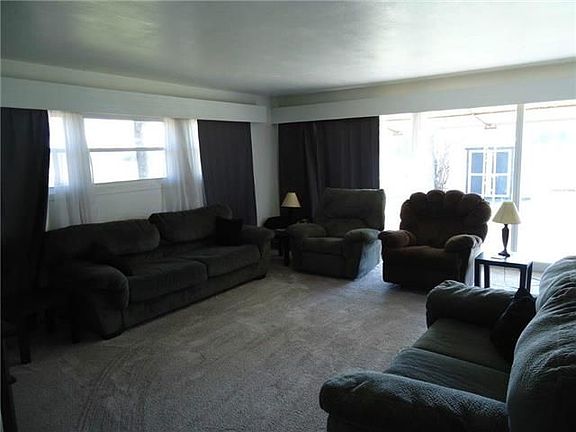 5th image of 406 Parkwood Dr