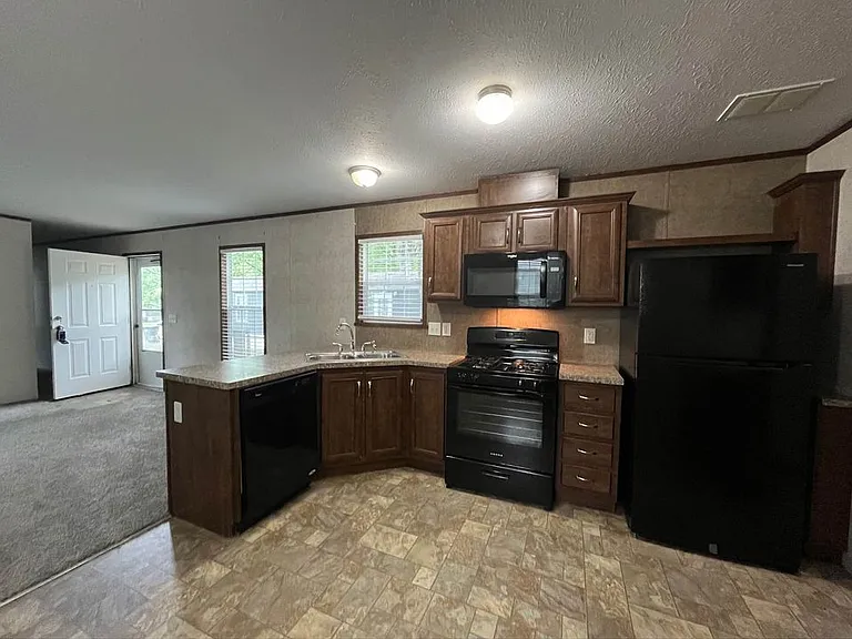 Lakeview Terrace — Photo 26
