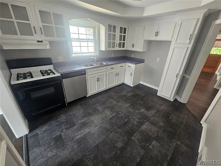 38 Delham Ave — Photo 4