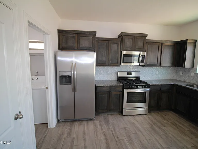 620 Adrian Arellano St W — Photo 30
