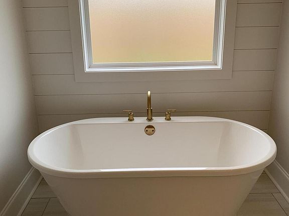 4th image of 202 Bamboo Palm Way