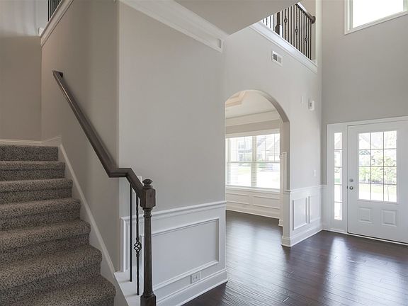 3rd image of 536 Saddletree Dr