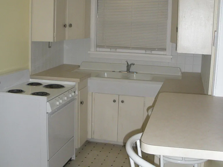 541 2nd St #3 — Photo 4