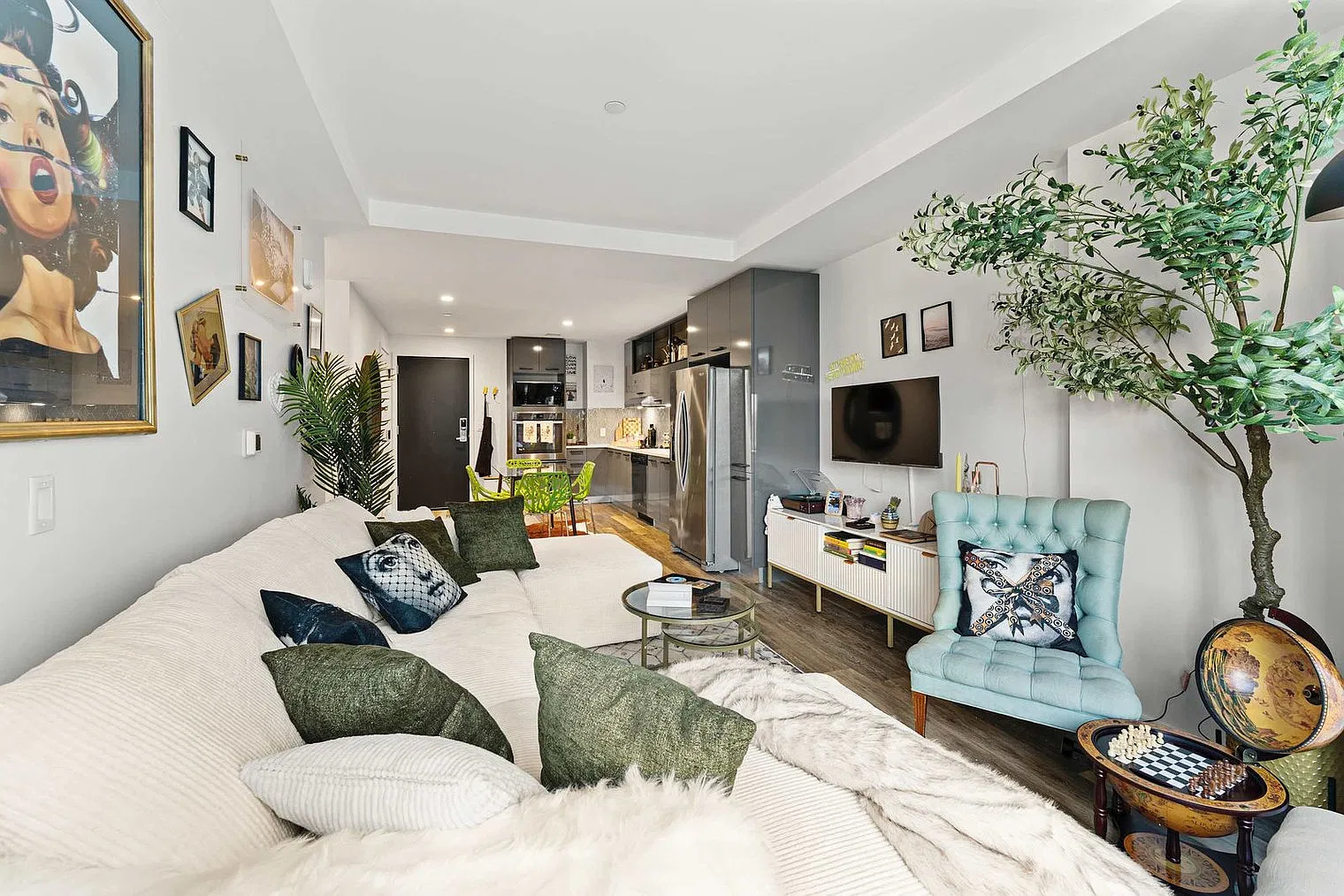 2 bed, 2.0 bath, 1194 sqft, $8,326 — Photo 2