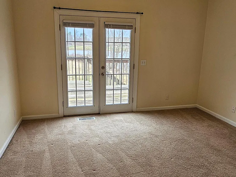 915 Nottingham Dr — Photo 11
