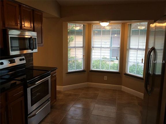 5th image of 105 N Somerset Ct