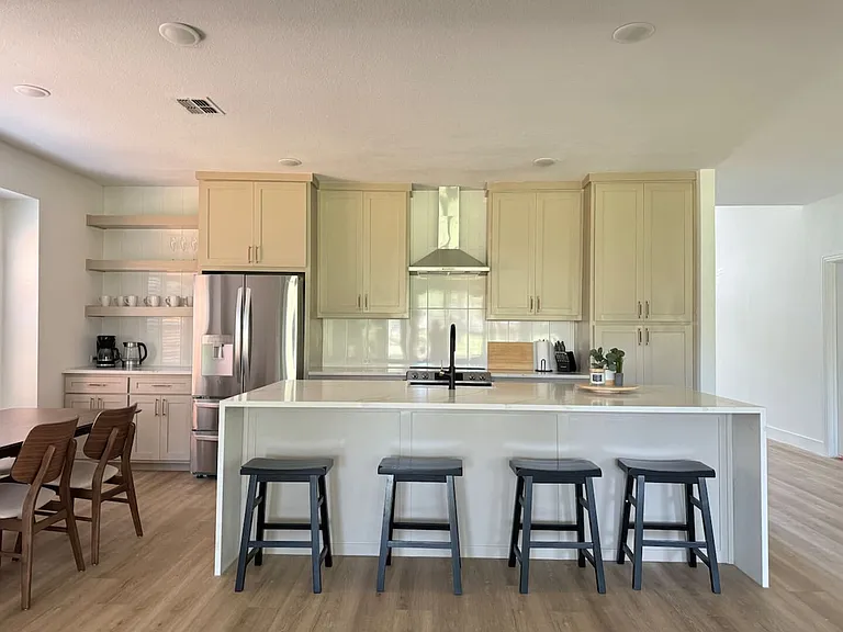 Plantation Ln — Photo 14