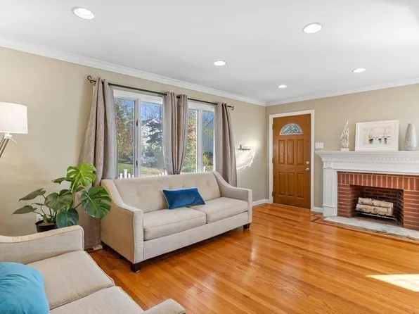 28 Juniper Rd, Littleton, MA 01460