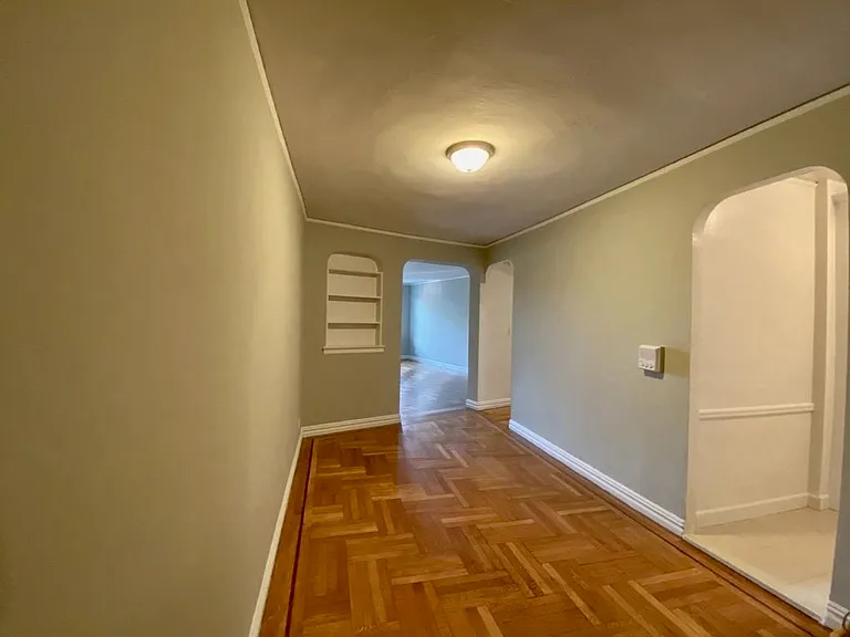 560 W 218th St #4B — Photo 4