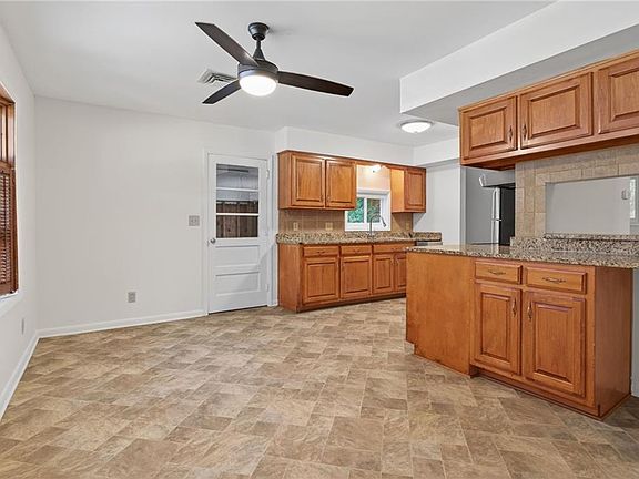 4th image of 32 Garfield Dr