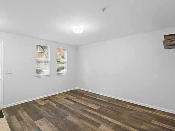 4th image of 521 Chicago Ave #H