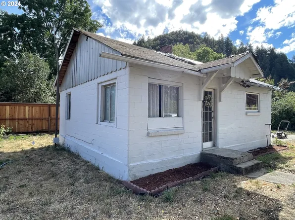 9621 Old Highway 99 S, Dillard, OR 97432