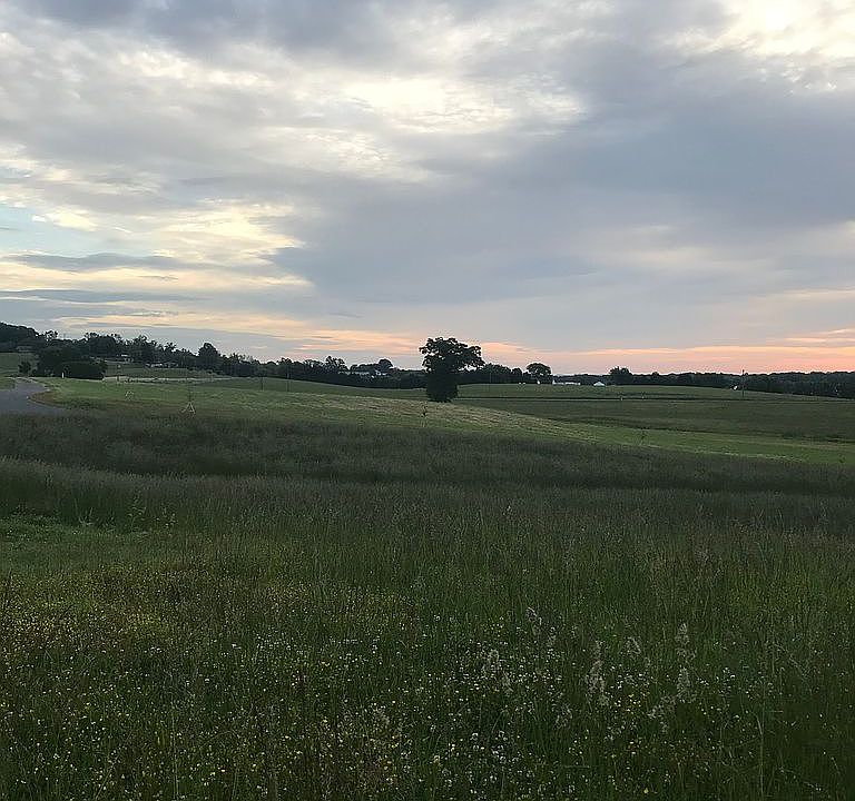 2nd image of 475 Clear View Farm Dr