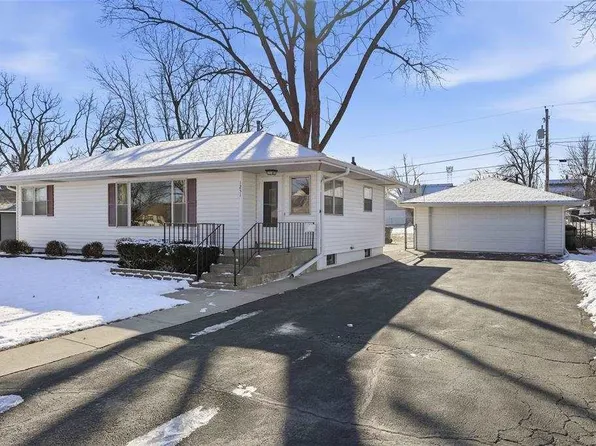 1251 18th Ave SW, Cedar Rapids, IA 52404