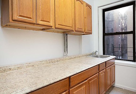 4th image of 512 W 135th St #3B