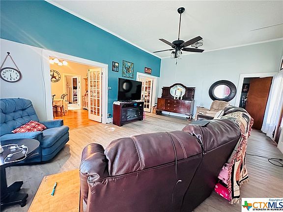 4th image of 215 James St