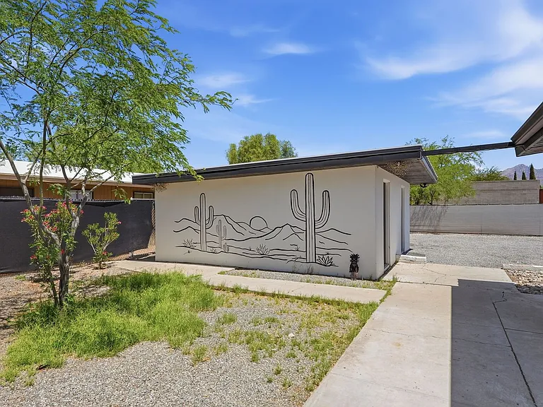 2535 N Dodge Blvd #3 — Photo 35