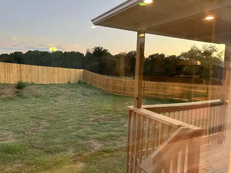 2105 Brown Bear Ln — Photo 2