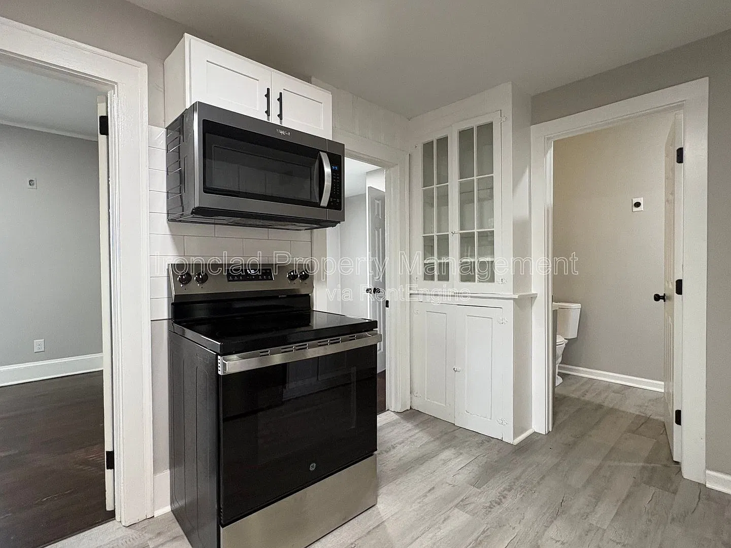 2 bed, 1.0 bath, 800 sqft, $1,472 — Photo 4