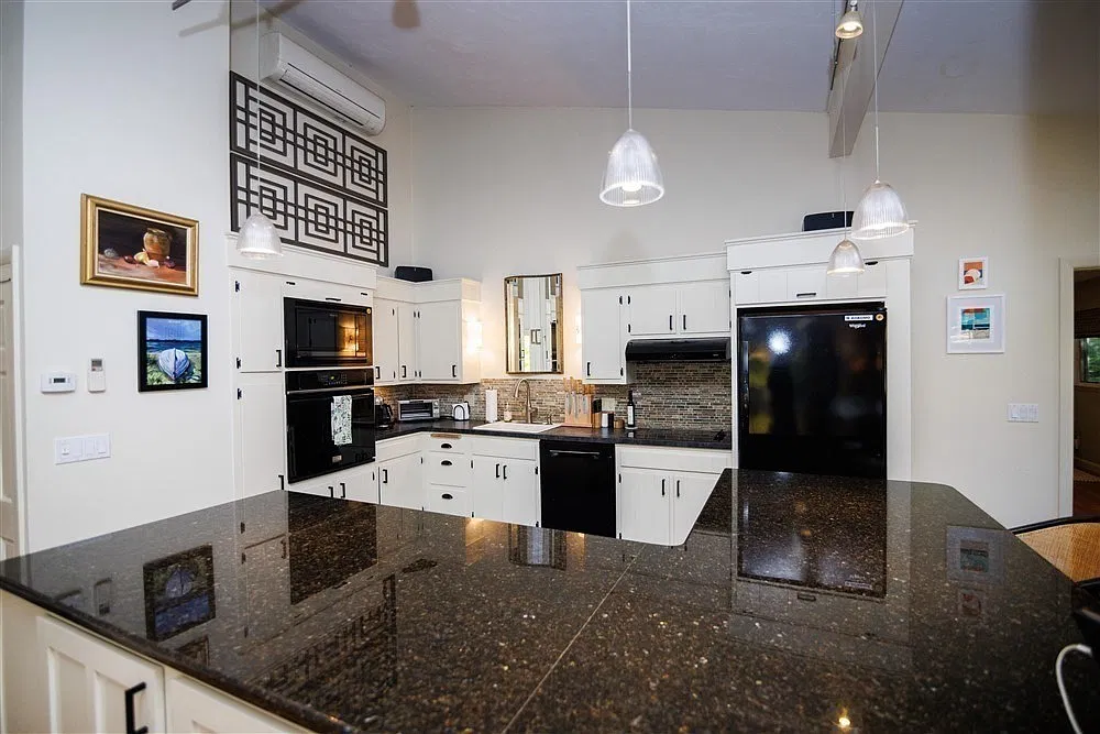 3 bed, 3.0 bath, 2626 sqft, $5,500 — Photo 3
