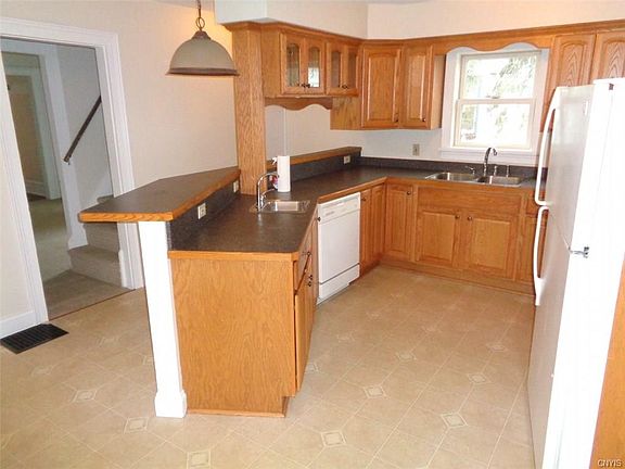 3rd image of 17 Elm Ave