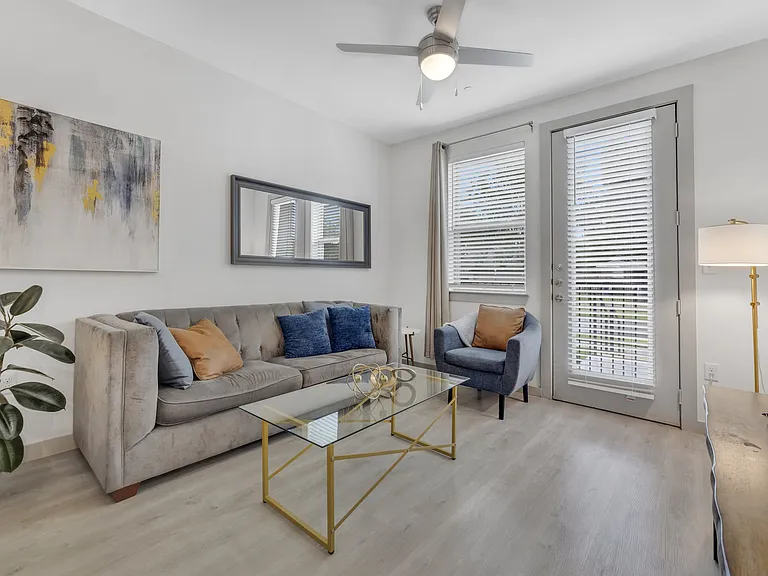 Bluffview Apartments — Photo 6