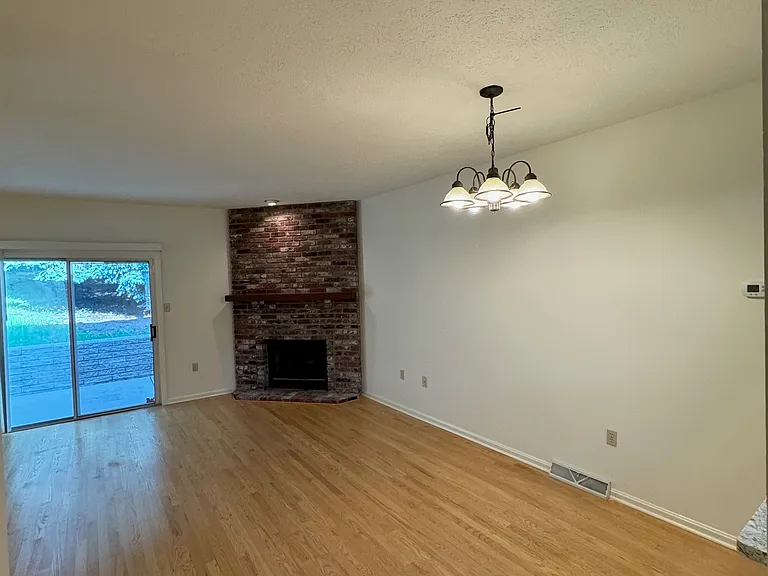 240 Shaler St — Photo 4