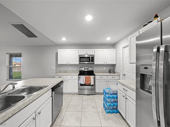 4th image of 2408 Carvell Ave N