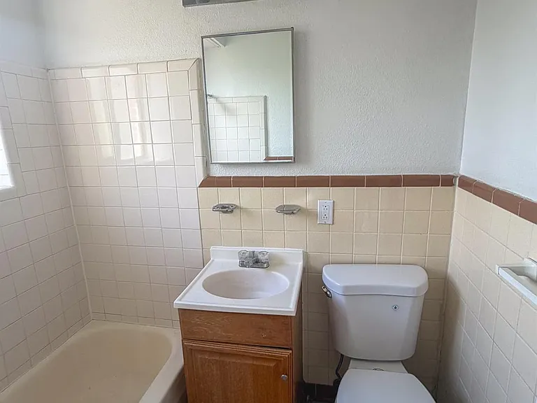 Jamaica Apartments — Photo 20