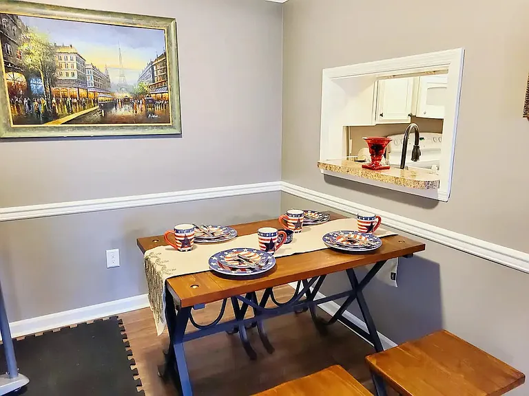 404 Bainbridge Ct #E2 — Photo 15