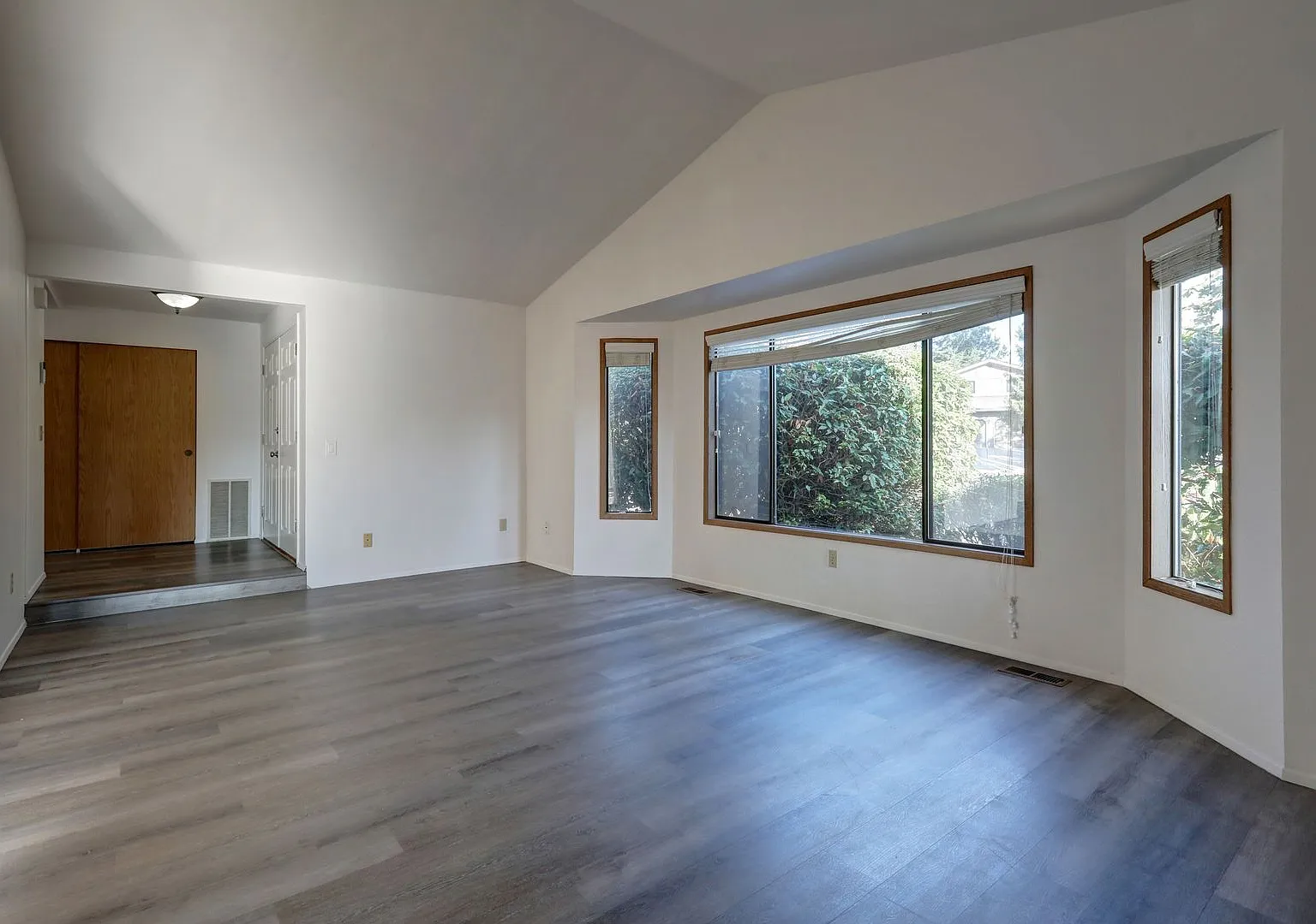 Spacious 3 Bed 2.2 Bath Home in Fantastic Federal Way Location! — Photo 4