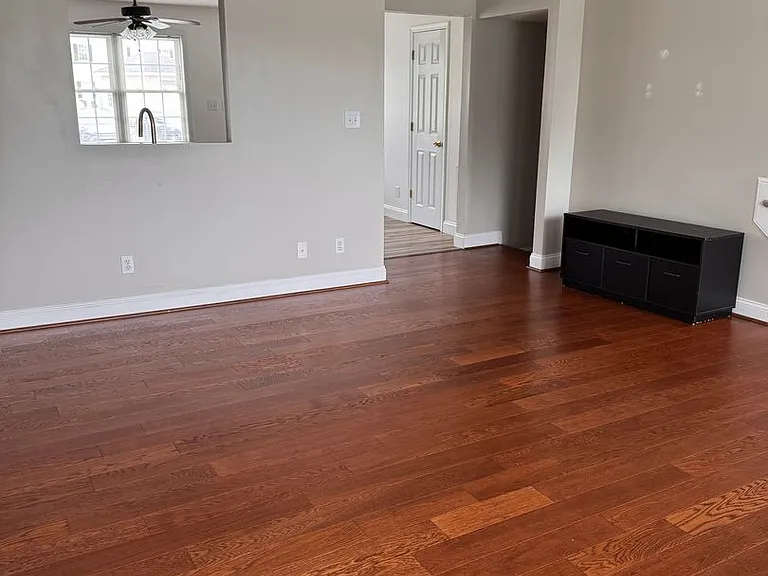 763 Wyndhurst Dr — Photo 6