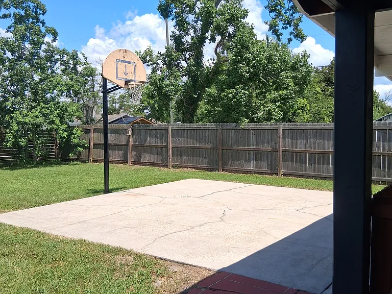 Basketball pad