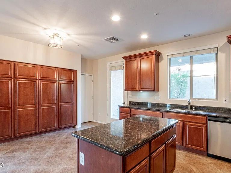 7364 W Palo Brea Ln — Photo 8