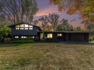 29849 Sugar Spring Rd, Farmington Hills, MI 48334