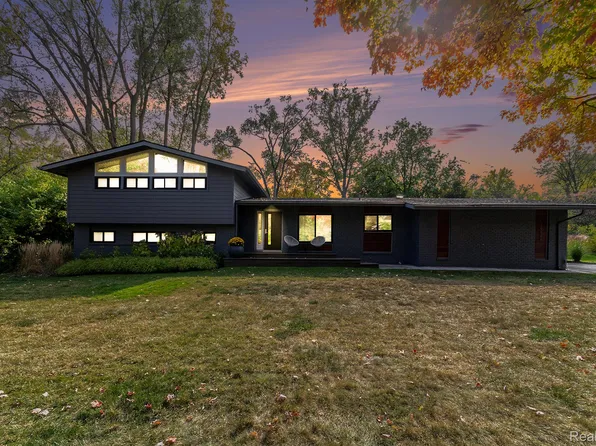 29849 Sugar Spring Rd, Farmington Hills, MI 48334