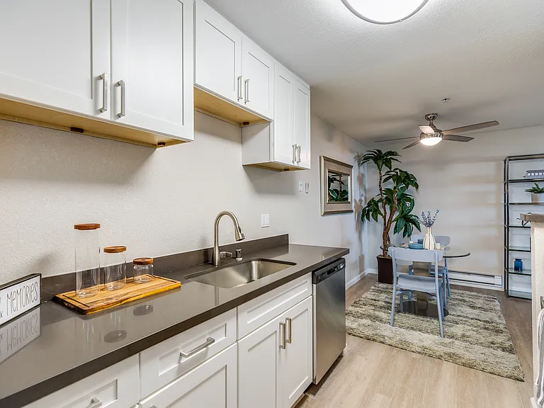 The Dutton Apartments — Photo 37