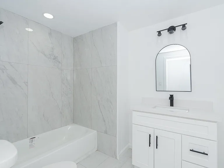 211 W South St — Photo 11