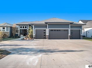 17703 N Reflection Cir, Bennington, NE 68007