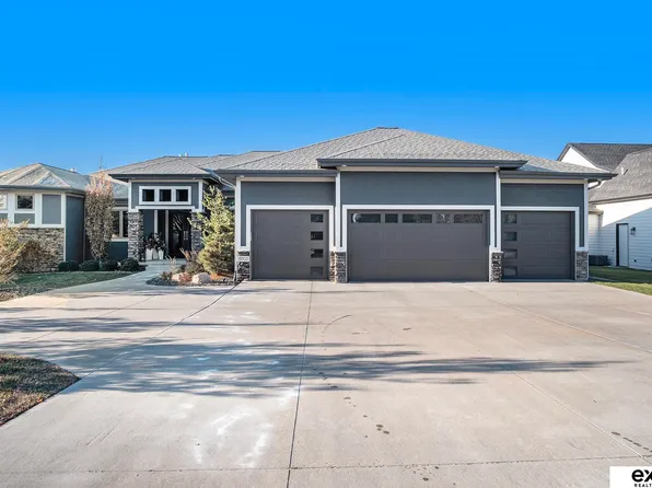 17703 N Reflection Cir, Bennington, NE 68007