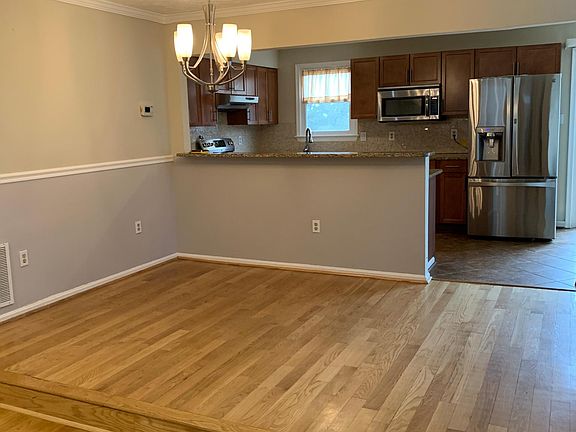 Living/Kitchen (Open Floor Plan)