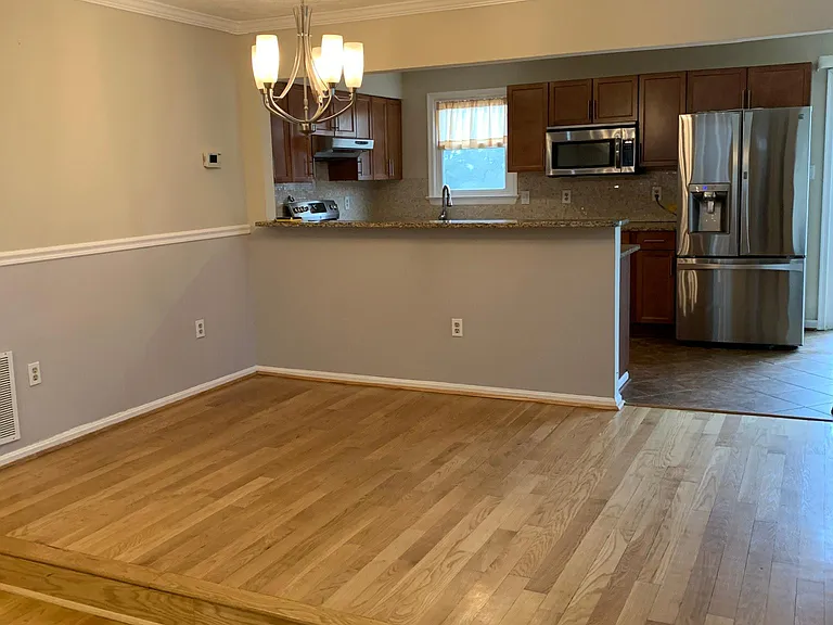 Living/Kitchen (Open Floor Plan)