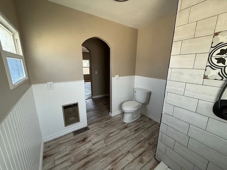 223 W Avenue J — Photo 7