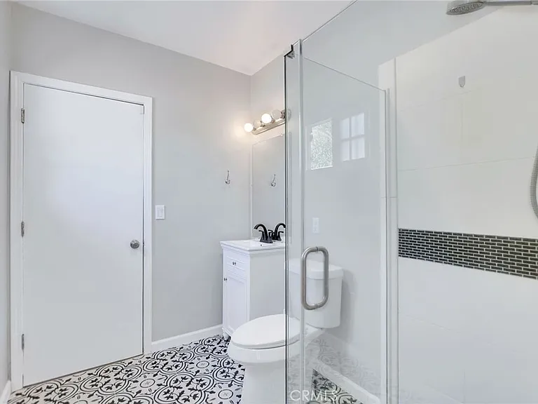 1015 E Walnut Ave — Photo 20