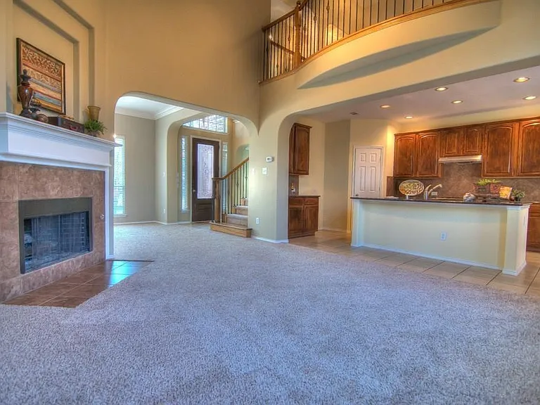 9400 Woodhurst Dr — Photo 3