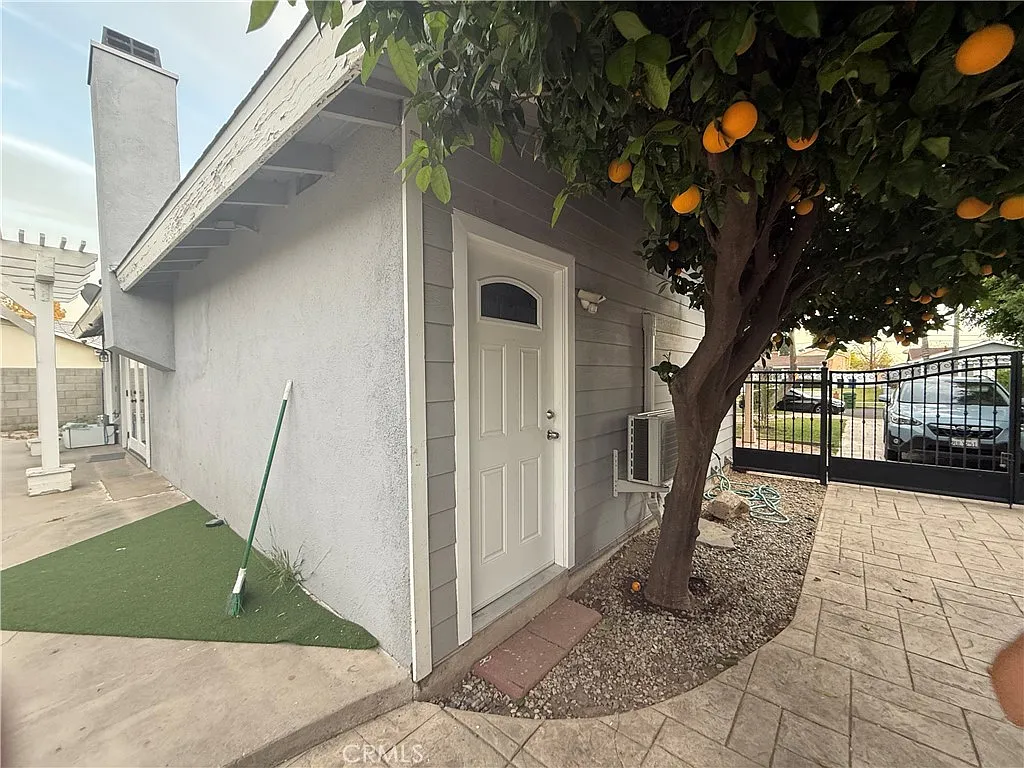 Building Photo - 16823 Simonds St