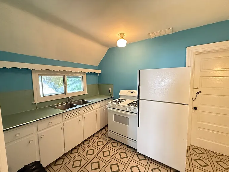 406 W Washington Ave — Photo 9