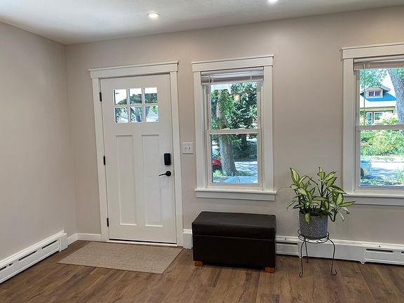 3rd image of 3945 23rd Ave S