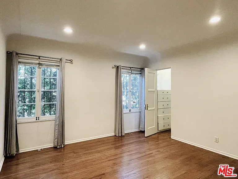 203 N Doheny Dr — Photo 21